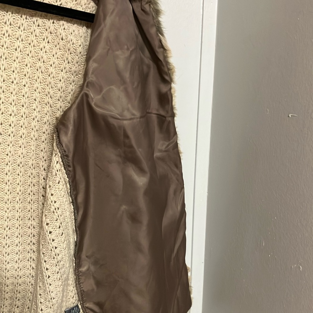 Chic Faux Fur Vest in Brown and Cream - Picture 3 of 12